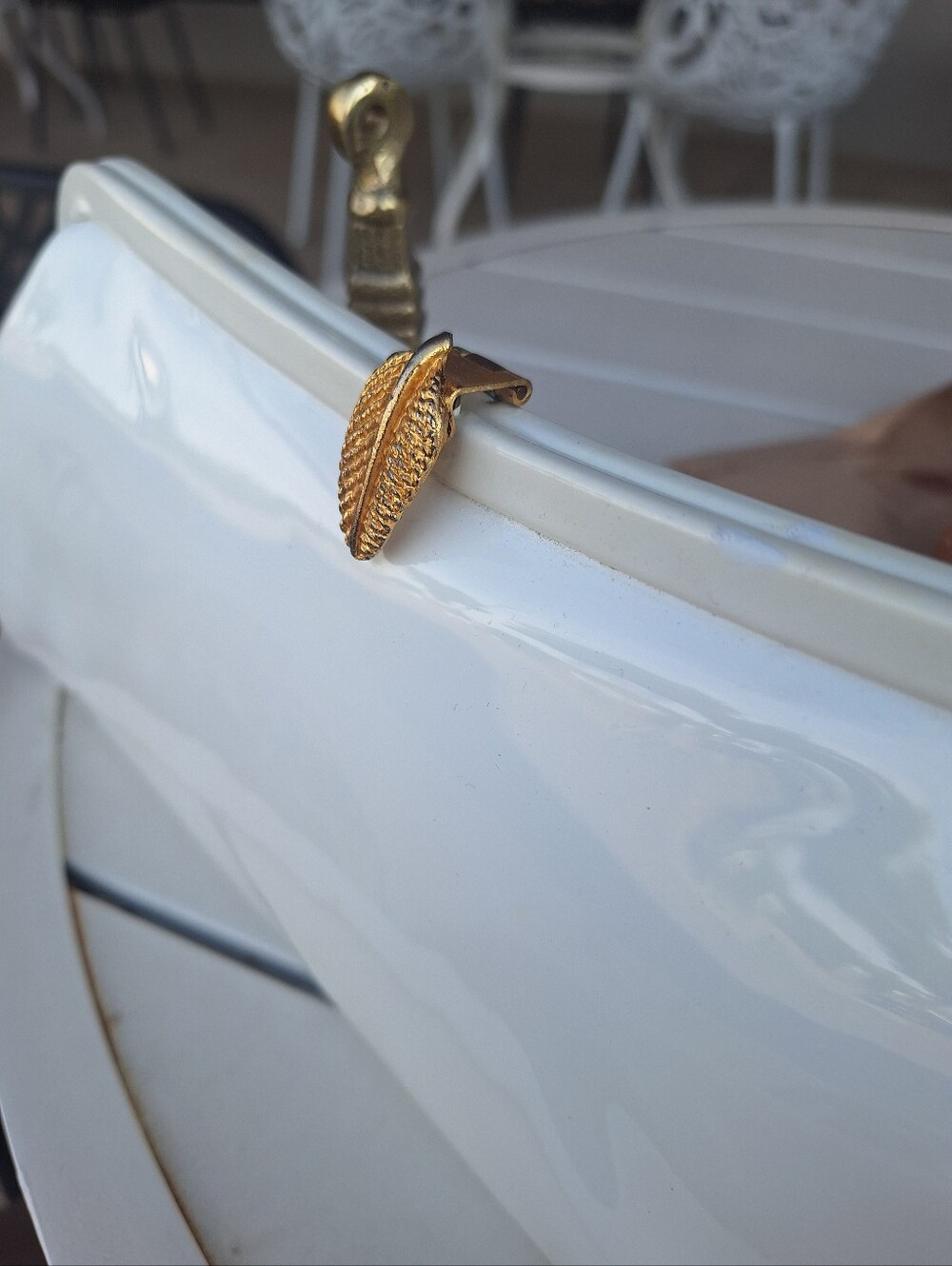 White Patent Clutch with Gold Tonee Leaf Accent Vintage - Picture 4 of 8